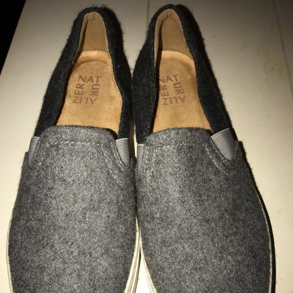 Naturalizer gray wool/leather comfort shoes.